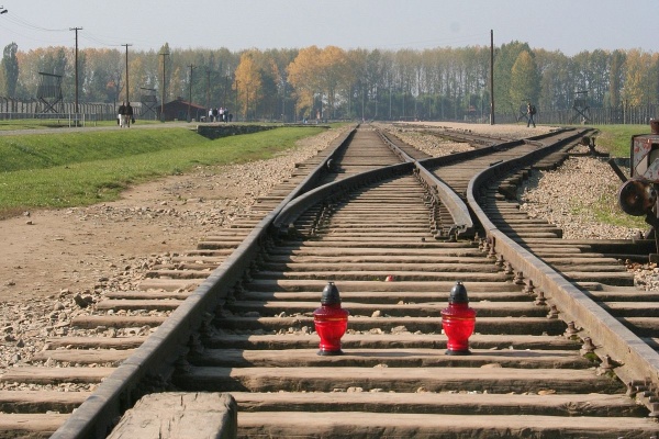 auszwitz dwa birkenau. rampa rozładunkowa